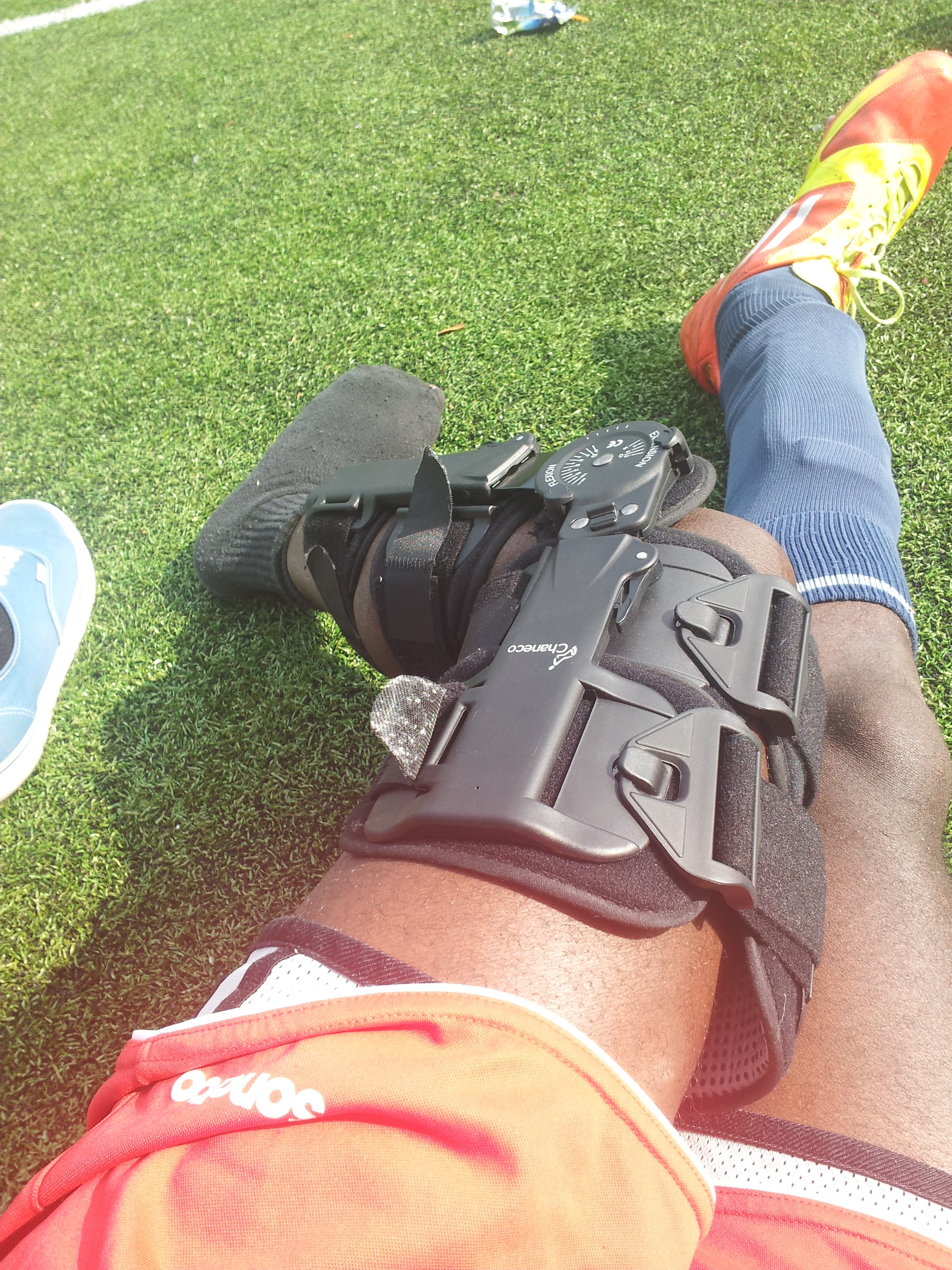 Borrowed Knee brace Borrowed Knee brace