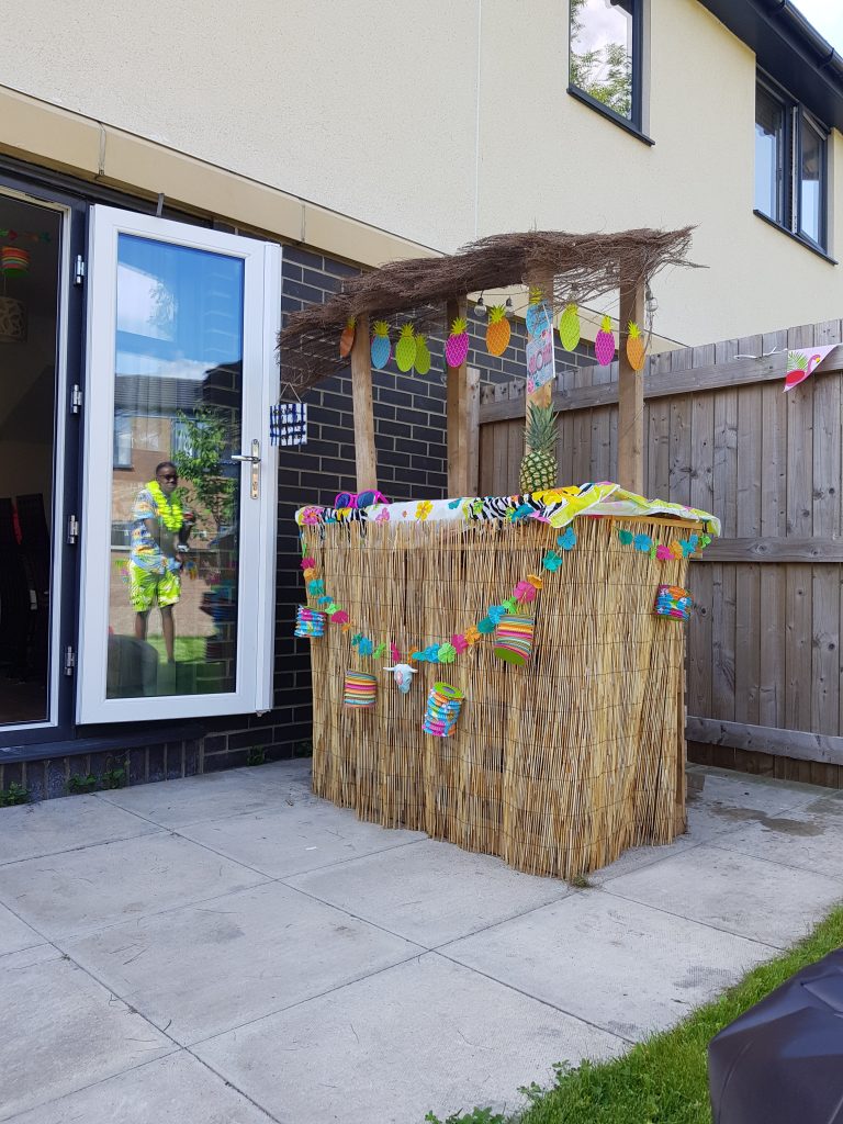 DIY Tiki Bar made from pallets