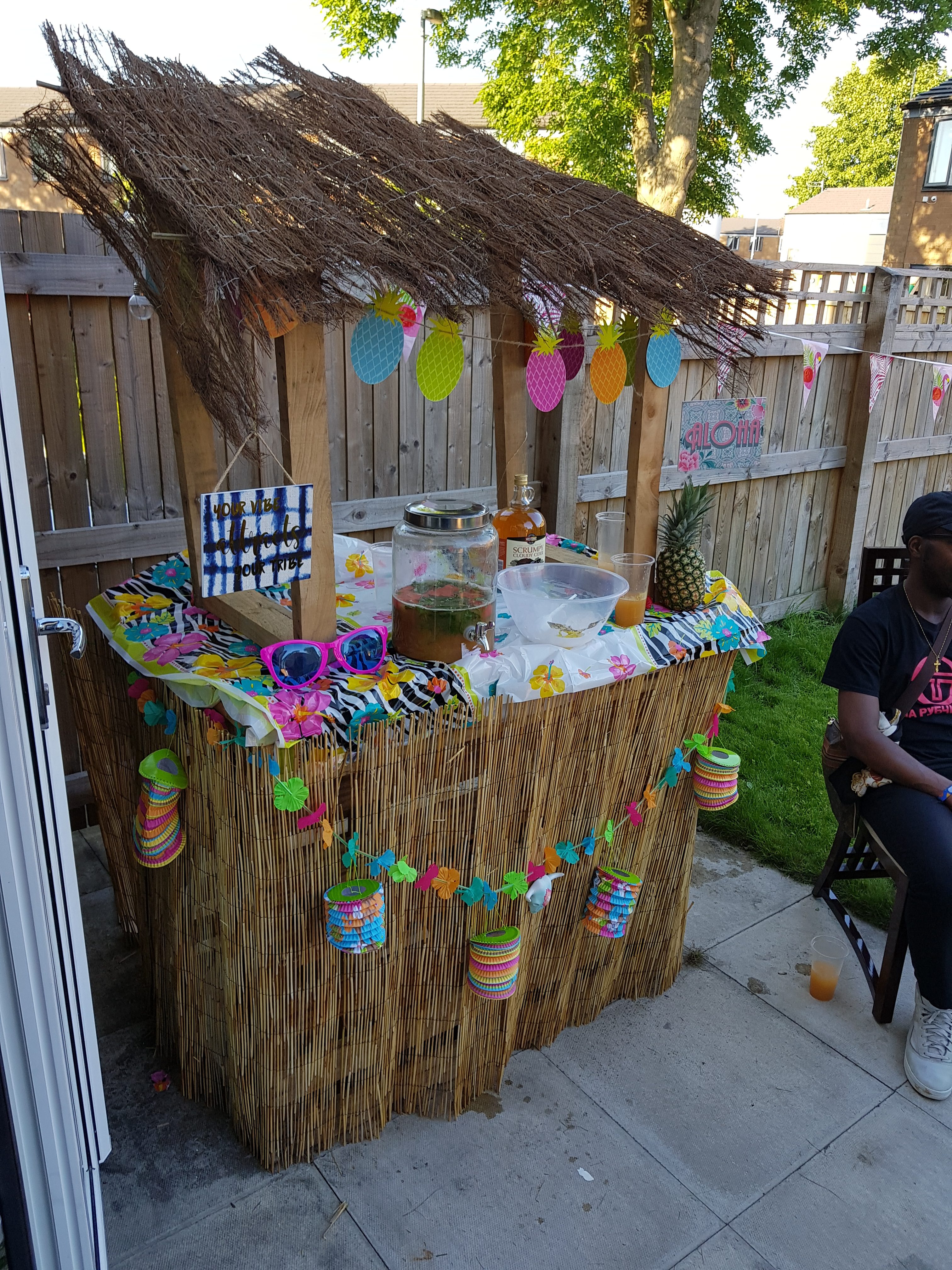 DIY Tiki Bar made from pallets | zMastaa